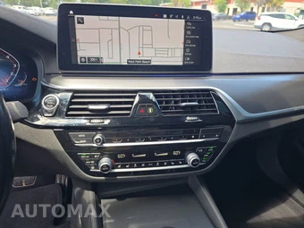 2022 BMW 5 Series Sedan M550i xDrive - miniatura 11