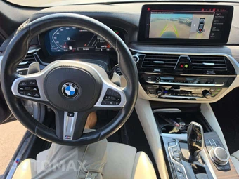 2022 BMW 5 Series Sedan M550i xDrive - miniatura 10
