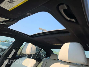2022 BMW 5 Series Sedan M550i xDrive - miniatura 11