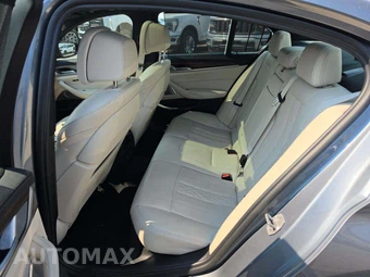 2022 BMW 5 Series Sedan M550i xDrive - miniatura 13