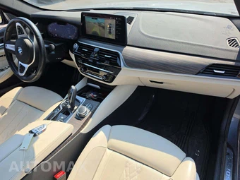 2022 BMW 5 Series Sedan M550i xDrive - miniatura 19