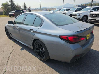 2022 BMW 5 Series Sedan M550i xDrive - miniatura 2