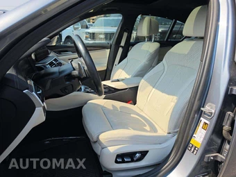 2022 BMW 5 Series Sedan M550i xDrive - miniatura 6