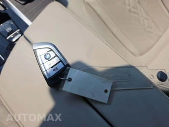2022 BMW 5 Series Sedan M550i xDrive - miniatura 8