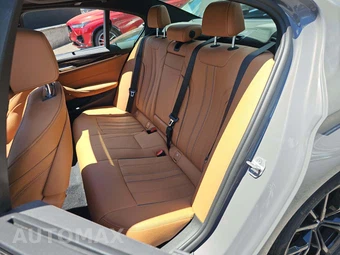 2022 BMW 5 Series Sedan M550i xDrive - miniatura 13