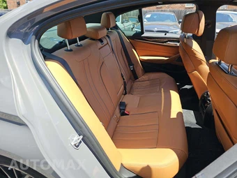 2022 BMW 5 Series Sedan M550i xDrive - miniatura 16