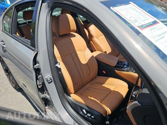2022 BMW 5 Series Sedan M550i xDrive - miniatura 18
