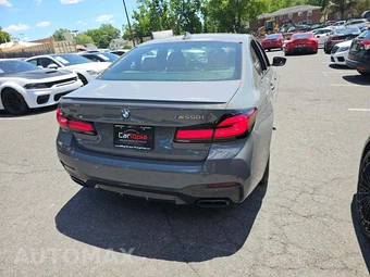 2022 BMW 5 Series Sedan M550i xDrive - miniatura 3