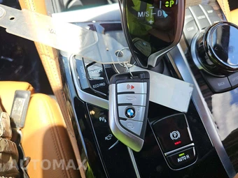 2022 BMW 5 Series Sedan M550i xDrive - miniatura 8