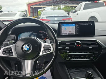 2022 BMW 5 Series Sedan M550i xDrive - miniatura 11