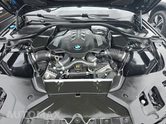 2022 BMW 5 Series Sedan M550i xDrive - miniatura 15