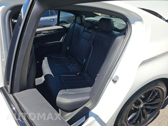 2022 BMW 5 Series Sedan M550i xDrive - miniatura 13