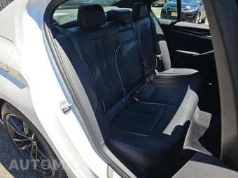 2022 BMW 5 Series Sedan M550i xDrive - miniatura 16