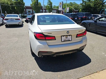 2022 BMW 5 Series Sedan M550i xDrive - miniatura 2