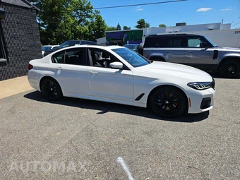 2022 BMW 5 Series Sedan M550i xDrive - miniatura 4