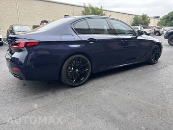 2022 BMW 5 Series Sedan M550i xDrive - miniatura 11