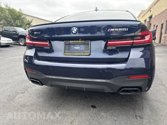 2022 BMW 5 Series Sedan M550i xDrive - miniatura 19