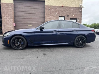 2022 BMW 5 Series Sedan M550i xDrive - miniatura 2