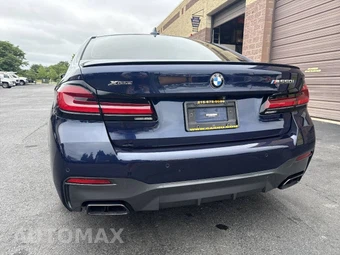 2022 BMW 5 Series Sedan M550i xDrive - miniatura 21