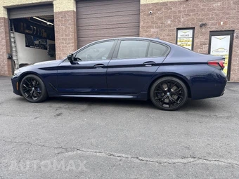 2022 BMW 5 Series Sedan M550i xDrive - miniatura 23