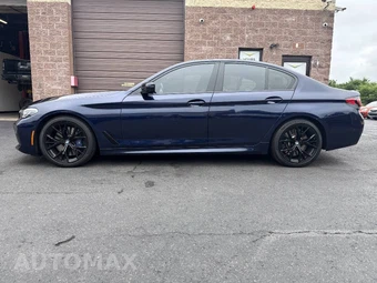 2022 BMW 5 Series Sedan M550i xDrive - miniatura 24
