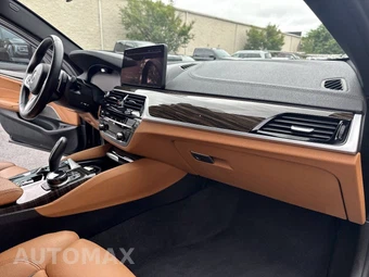 2022 BMW 5 Series Sedan M550i xDrive - miniatura 40