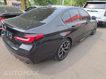 2022 BMW 5 Series Sedan M550i xDrive - miniatura 3