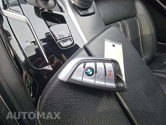 2022 BMW 5 Series Sedan M550i xDrive - miniatura 8