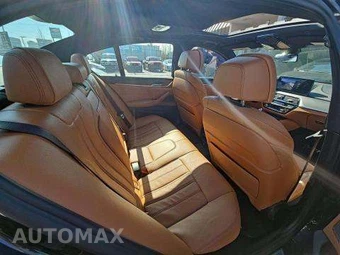 2022 BMW 5 Series Sedan M550i xDrive - miniatura 16