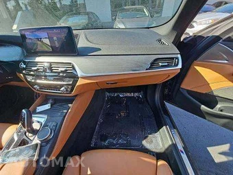 2022 BMW 5 Series Sedan M550i xDrive - miniatura 19