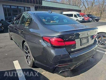2022 BMW 5 Series Sedan M550i xDrive - miniatura 2