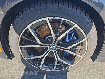 2022 BMW 5 Series Sedan M550i xDrive - miniatura 21