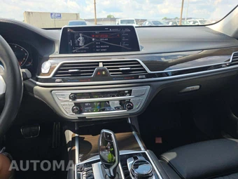 2022 BMW 7 Series Sedan M760i xDrive - miniatura 10