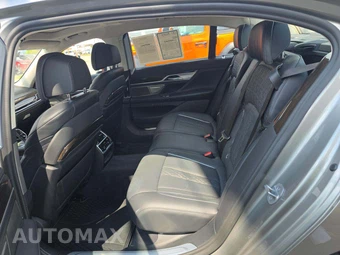 2022 BMW 7 Series Sedan M760i xDrive - miniatura 13