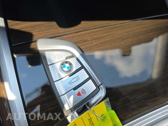 2022 BMW 7 Series Sedan M760i xDrive - miniatura 8