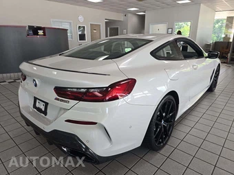 2022 BMW 8 Series Coupe M850i xDrive - miniatura 3