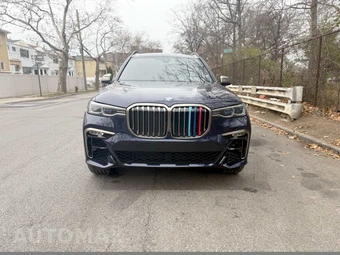 2022 BMW X7 Sports Activity Vehicle M50i - miniatura 2