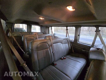 2022 Chevrolet Express 3500 Passenger Van LS 1LS 155.1" WB - miniatura 13