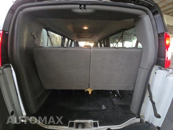 2022 Chevrolet Express 3500 Passenger Van LS 1LS 155.1" WB - miniatura 16