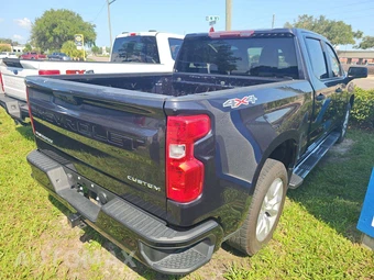 2022 Chevrolet Silverado 1500 Custom Crew Cab Short Bed 1CX - miniatura 3