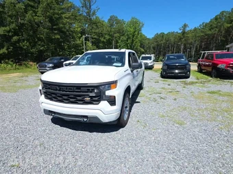 2022 Chevrolet Silverado 1500 Custom Crew Cab Short Bed 1CX