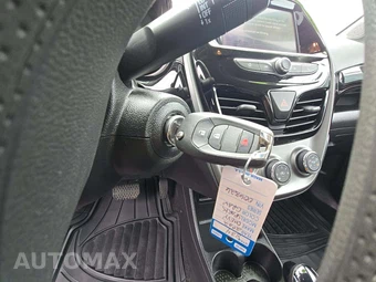 2022 Chevrolet Spark 1LT 1SD - miniatura 8