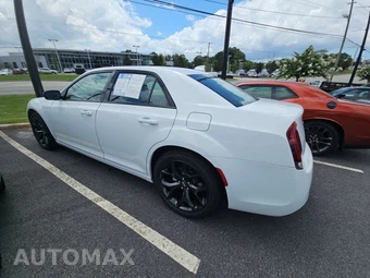 2022 Chrysler 300 Touring – miniatura 6