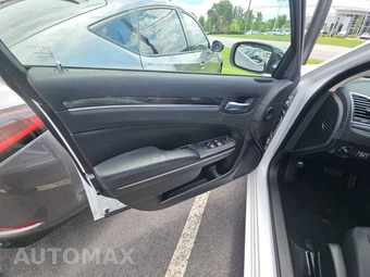 2022 Chrysler 300 Touring – miniatura 9