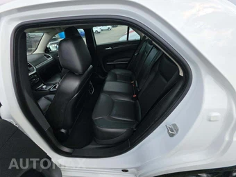 2022 Chrysler 300 Touring L – miniatura 13