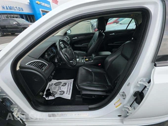 2022 Chrysler 300 Touring L – miniatura 6