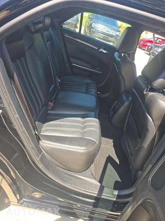2022 Chrysler 300S – miniatura 13