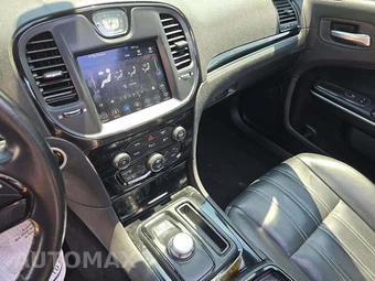 2022 Chrysler 300S – miniatura 10