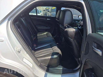 2022 Chrysler 300S – miniatura 16