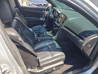 2022 Chrysler 300S – miniatura 18